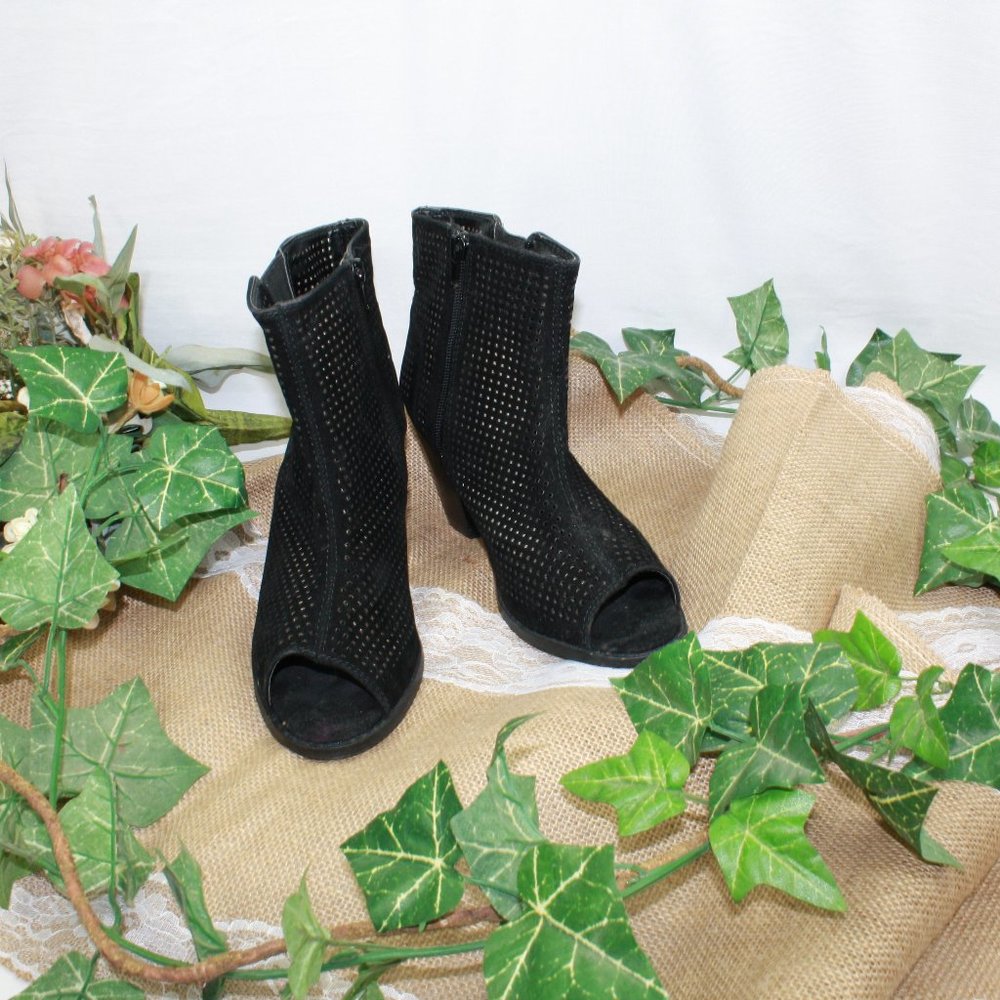 ETC! Open toe ankle boots size 7/8 Color Black